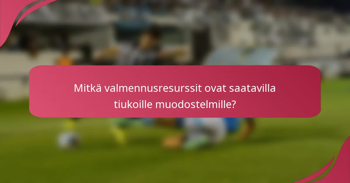 Mitkä valmennusresurssit ovat saatavilla tiukoille muodostelmille?